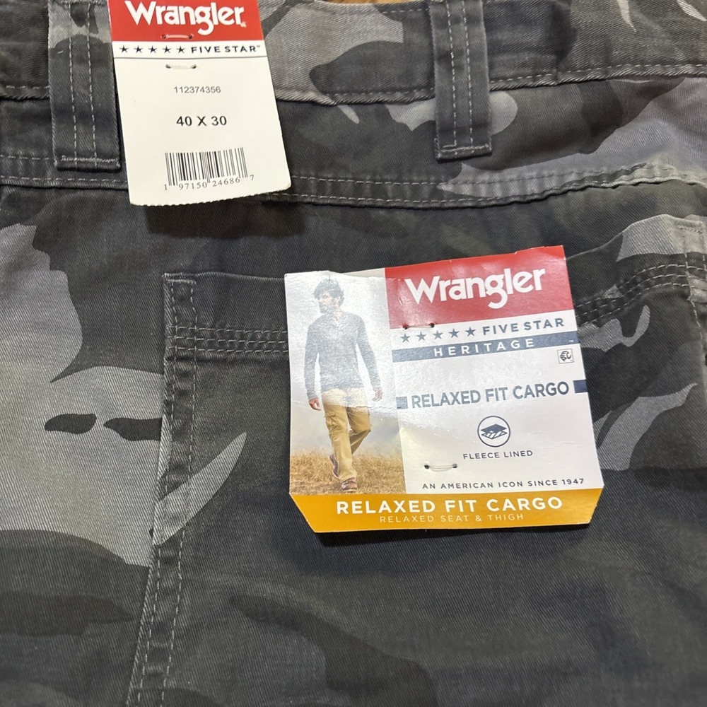 NWT Wrangler Camo Cargo Pants Men 40x30 Woodland Camouflage Relaxed Lined Hiking